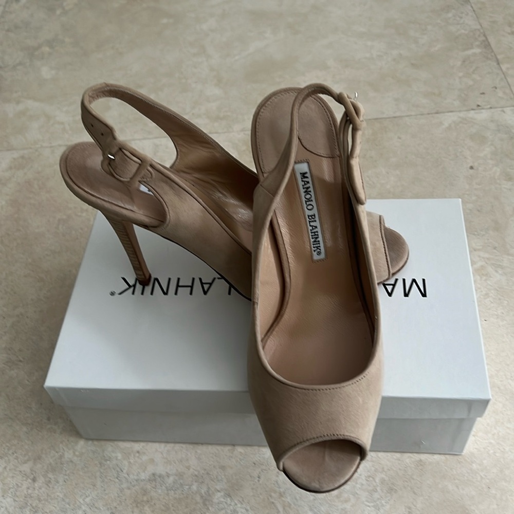 Classic Manolo Blahnik sling back high heel